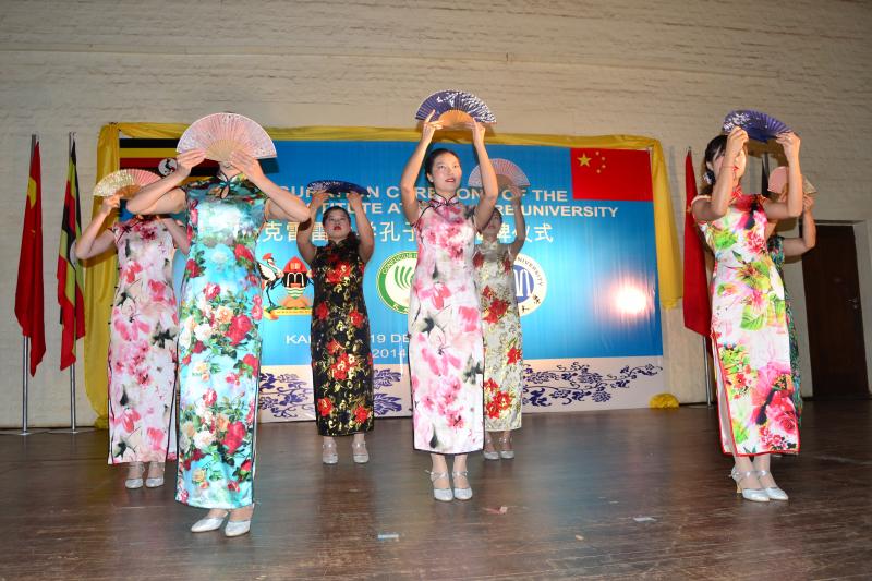 Chinese performers entertain guests