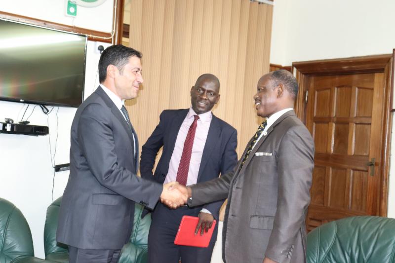Prof. Nawangwe welcomes the Ambassador to Makerere