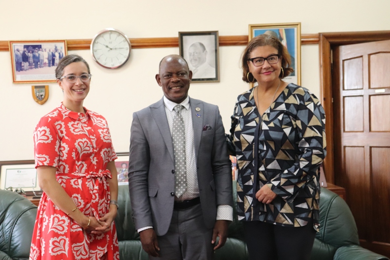 Dr Alexander (R), the Vice Chancellor, Prof. Barnabas Nawangwe and Ms. Julie B. Ehrlich